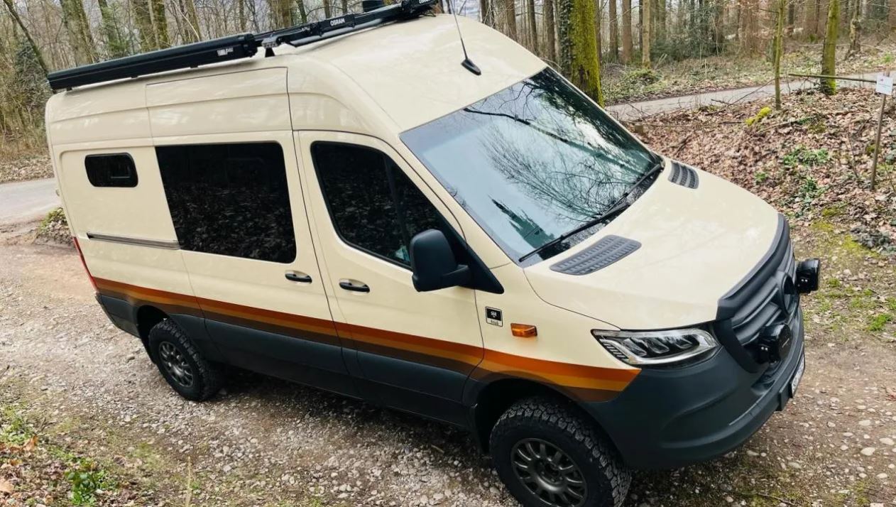 Mercedes-Benz Sprinter 9G-Tronic Premium 4x4 Van photo 4